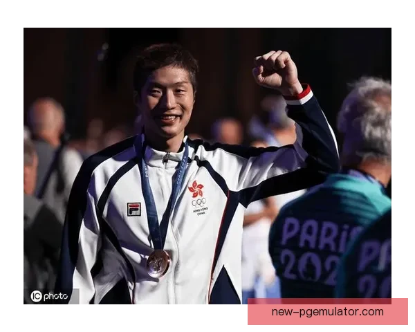 击剑赛事：世界冠军诞生，年轻选手夺得金牌