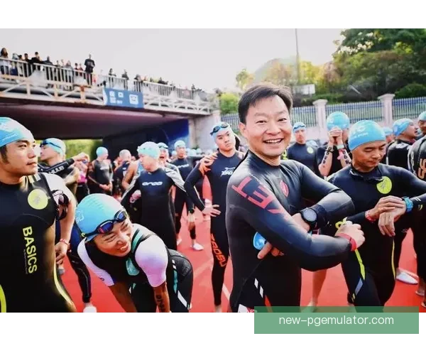 铁人三项挑战：穿越水域、骑行路程、横渡终点